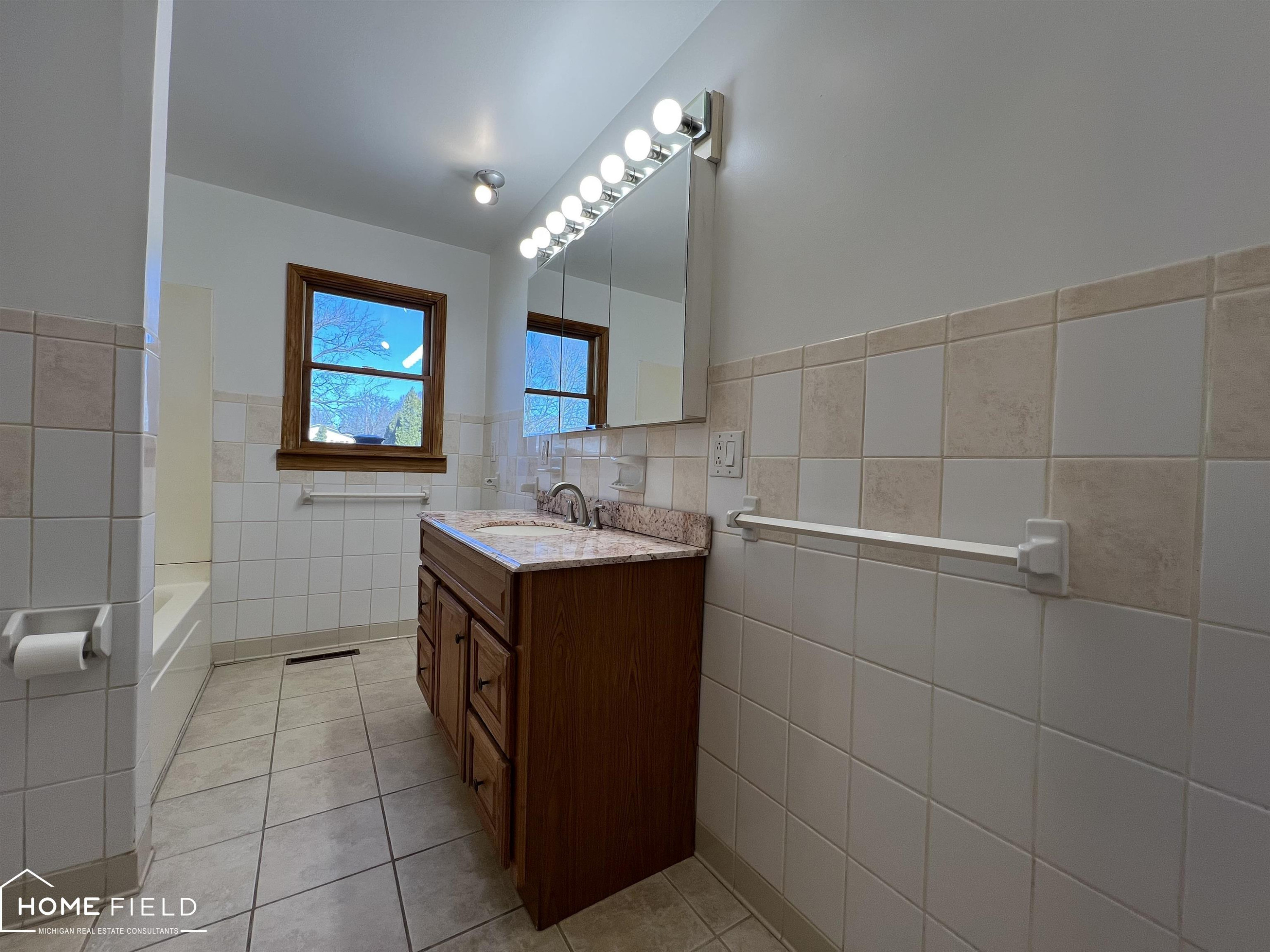 905 E Exchange Street, Owosso, MI 48867 — Photo 17