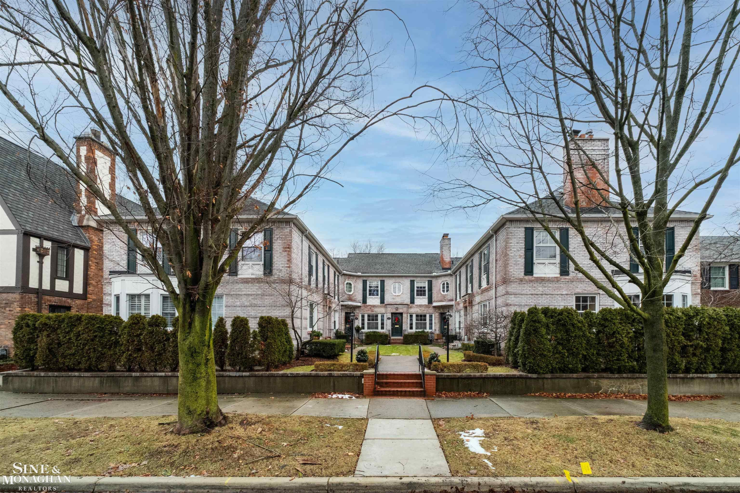 47 Cranford Lane, Grosse Pointe, MI 48230 — front exterior