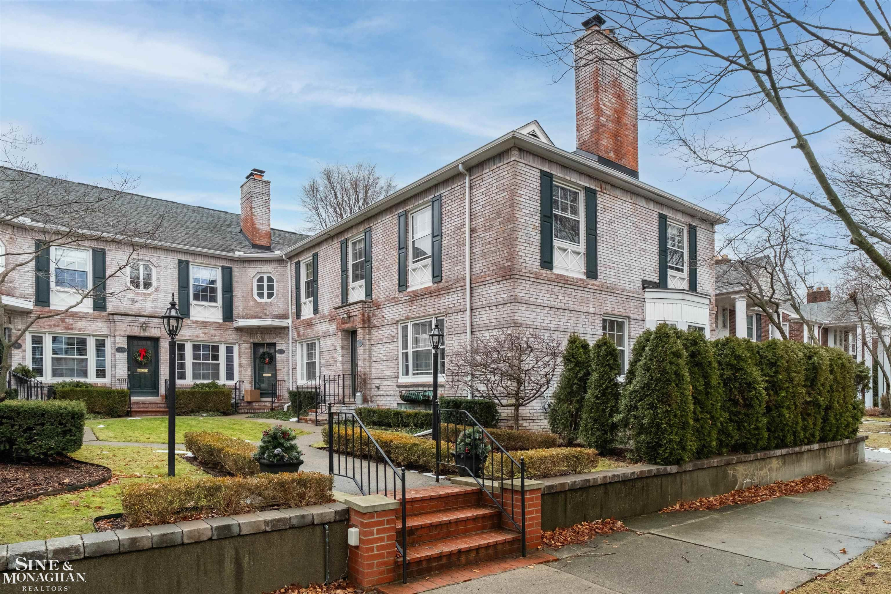 47 Cranford Lane, Grosse Pointe, MI 48230 — Photo 2