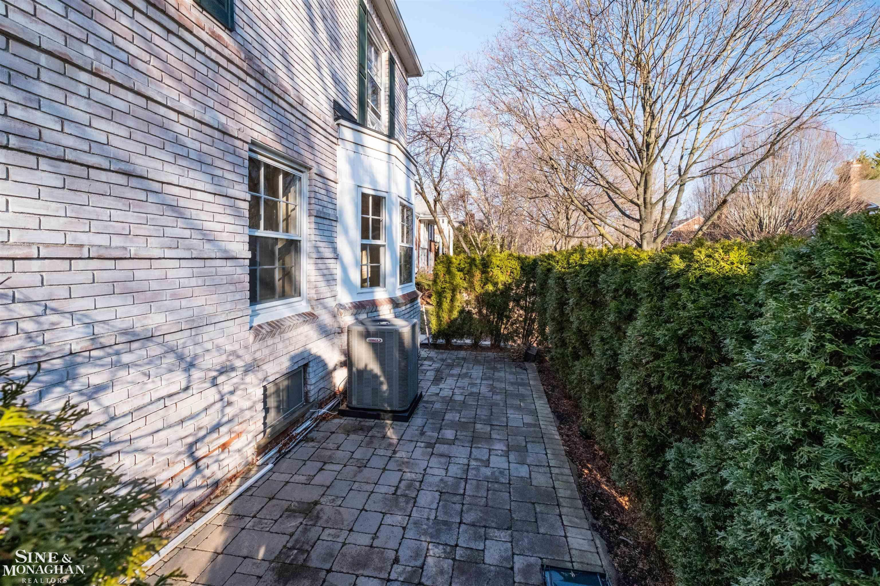 47 Cranford Lane, Grosse Pointe, MI 48230 — Photo 4
