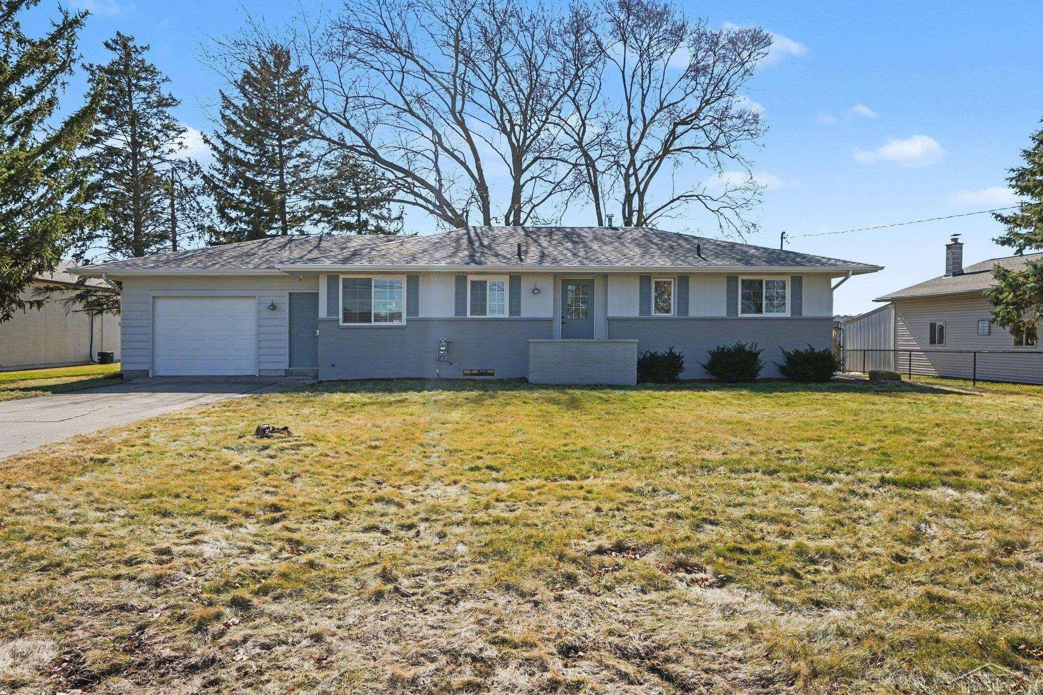 9670 Junction Road, Frankenmuth, MI 48734 — front exterior