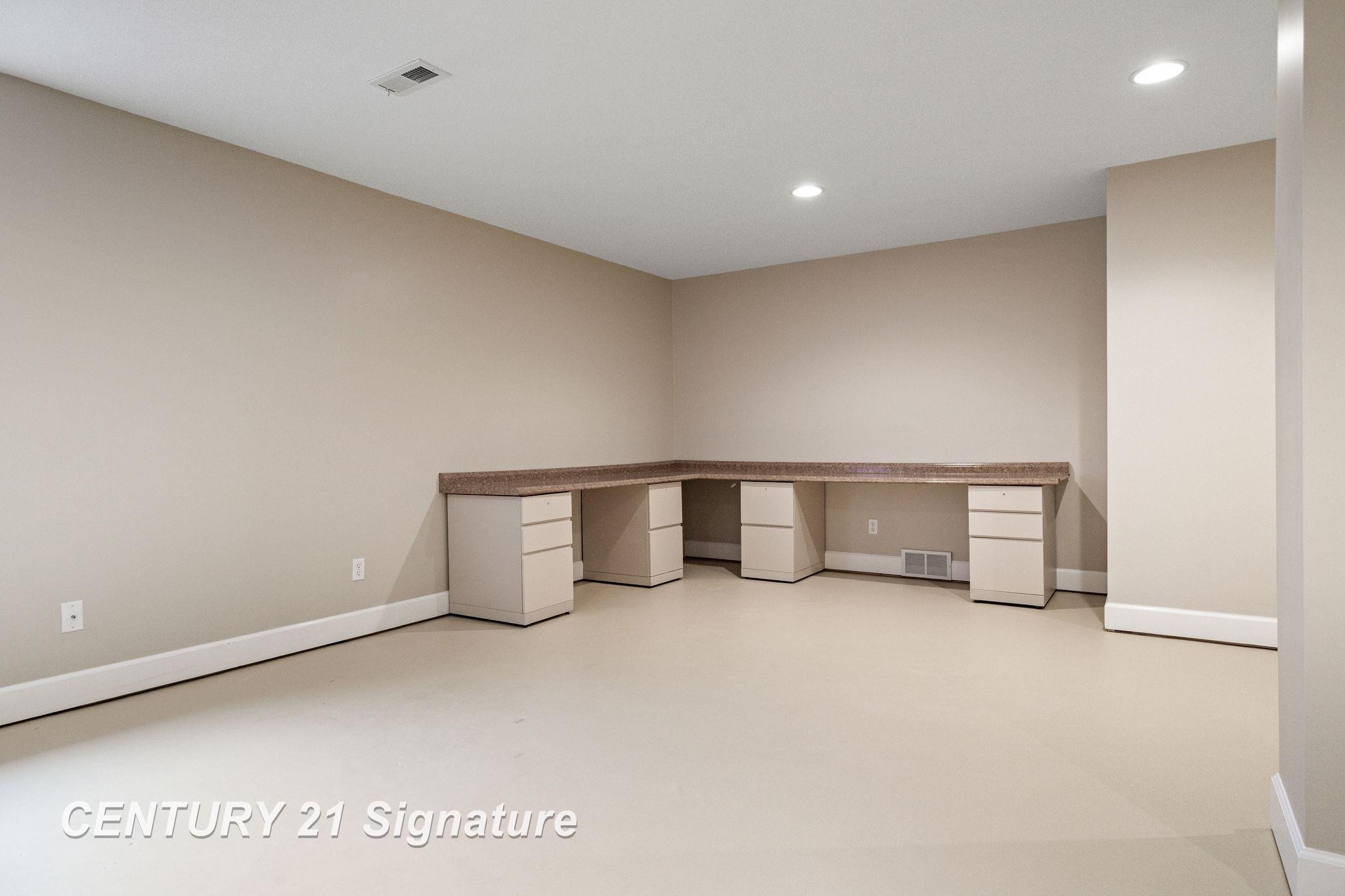 9368 Highland Green Drive, Saginaw, MI 48609 — Photo 32