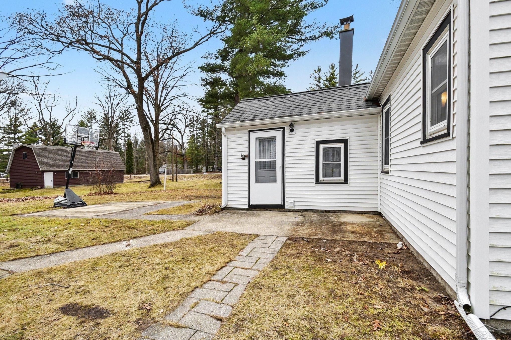 497 Tittabawassee Street, Sanford, MI 48657 — Photo 16