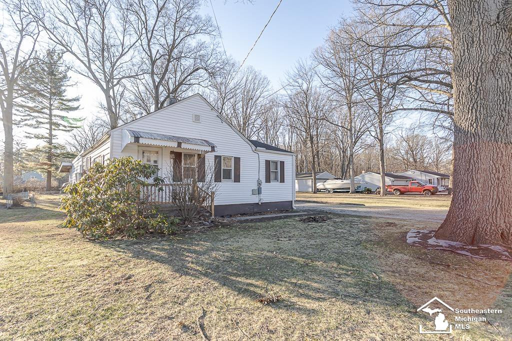 8037 Wiseman Road, Lambertville, MI 48144 — front exterior