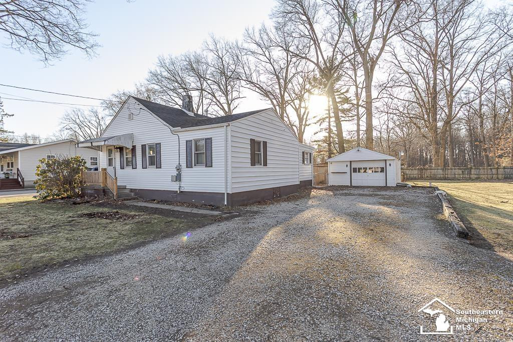 8037 Wiseman Road, Lambertville, MI 48144 — Photo 3
