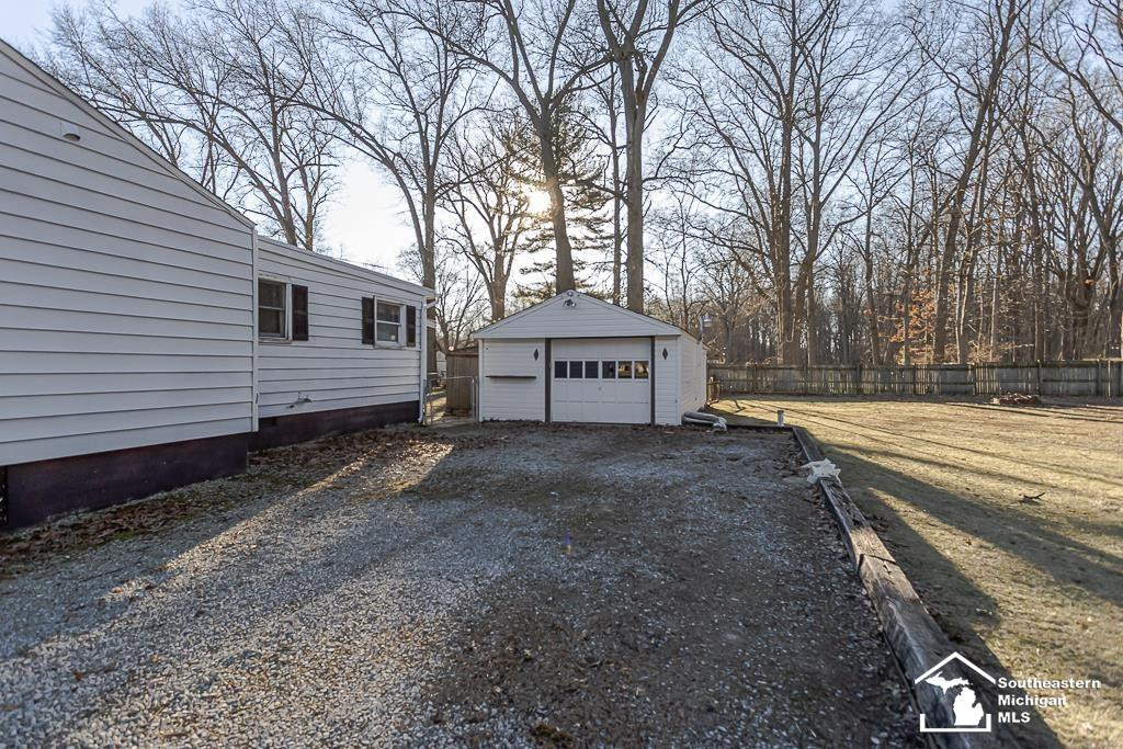8037 Wiseman Road, Lambertville, MI 48144 — Photo 4