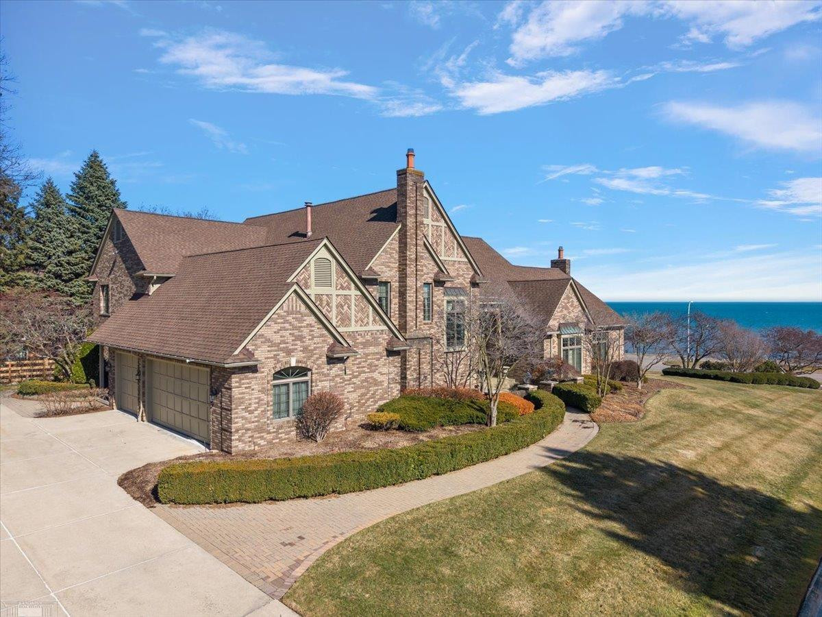 207 LAKE SHORE Drive, Grosse Pointe Farms, MI, 48236