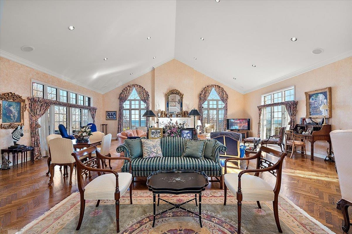 207 LAKE SHORE Drive, Grosse Pointe Farms, MI, 48236