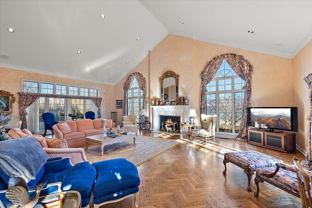 207 LAKE SHORE Drive, Grosse Pointe Farms, MI, 48236