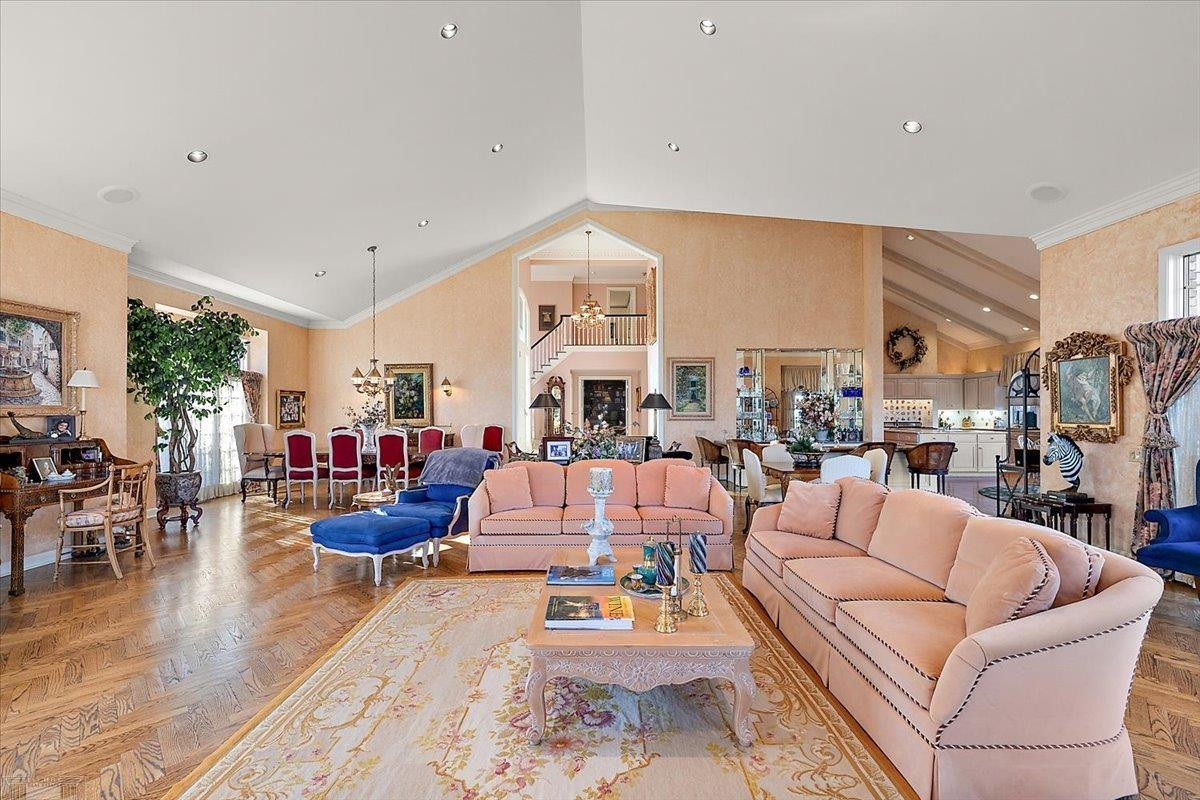 207 LAKE SHORE Drive, Grosse Pointe Farms, MI, 48236