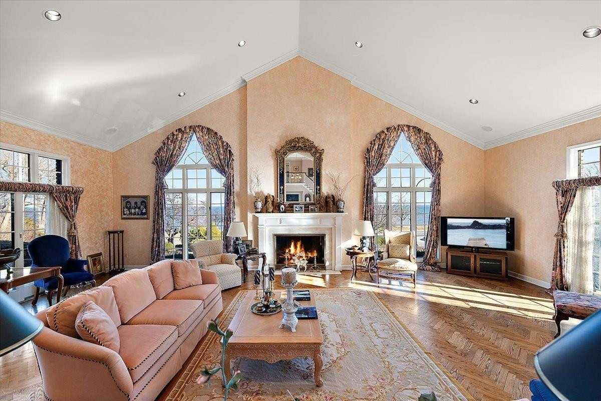 207 LAKE SHORE Drive, Grosse Pointe Farms, MI, 48236