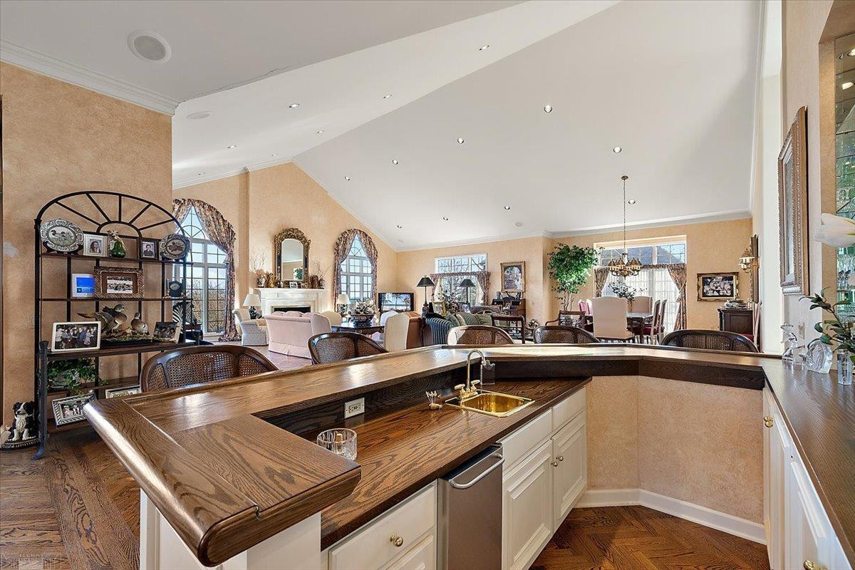 207 LAKE SHORE Drive, Grosse Pointe Farms, MI, 48236