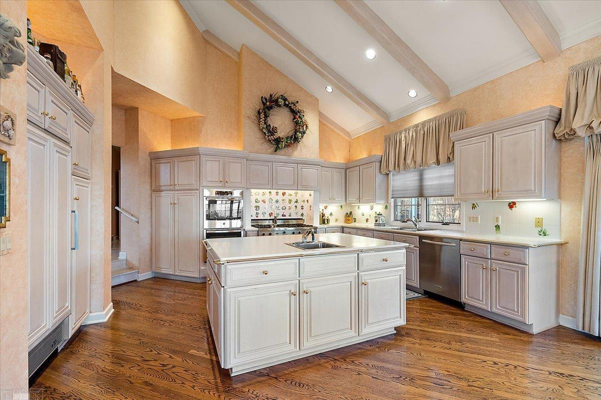 207 LAKE SHORE Drive, Grosse Pointe Farms, MI, 48236