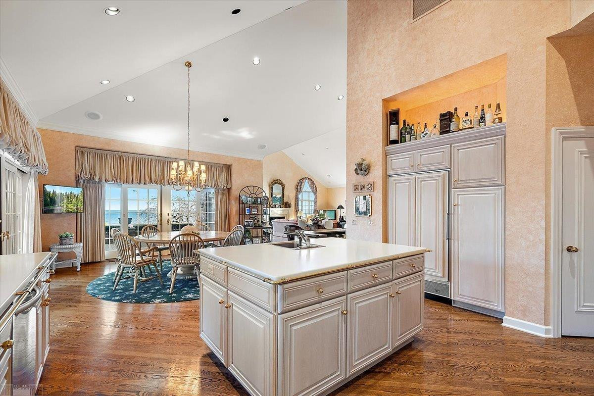 207 LAKE SHORE Drive, Grosse Pointe Farms, MI, 48236