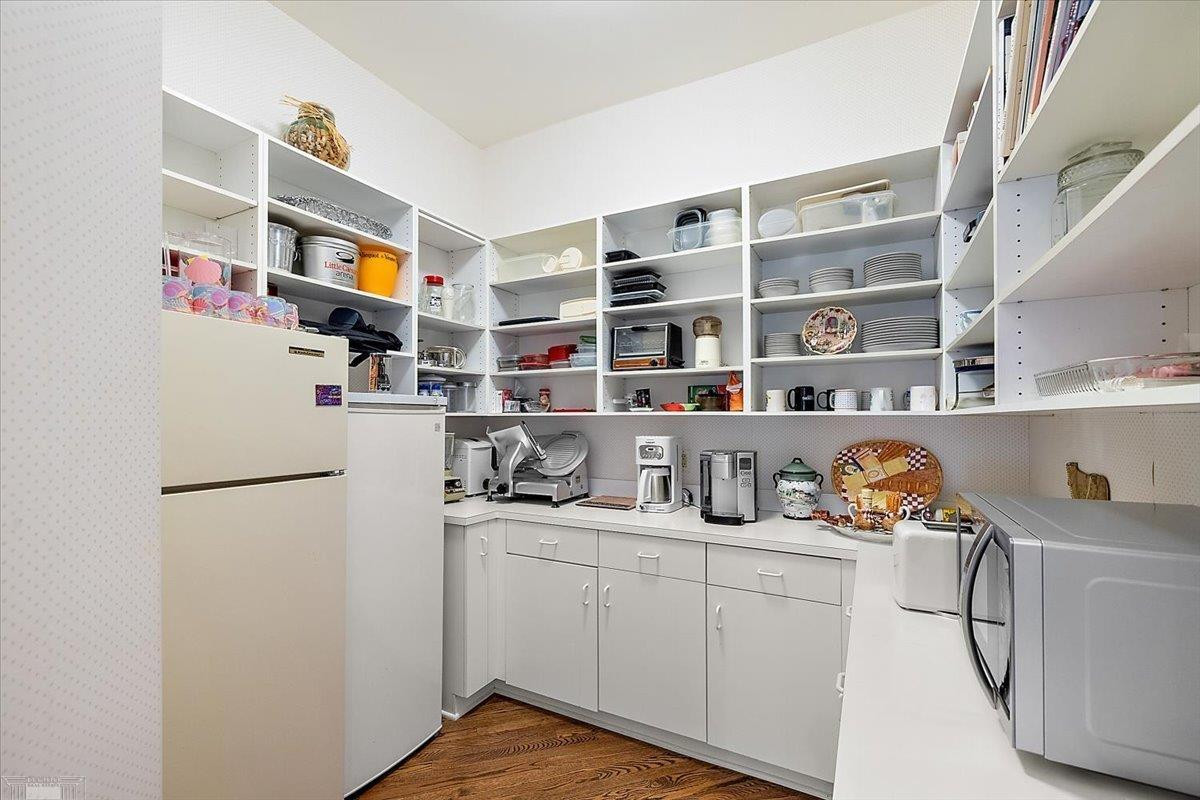 207 LAKE SHORE Drive, Grosse Pointe Farms, MI, 48236