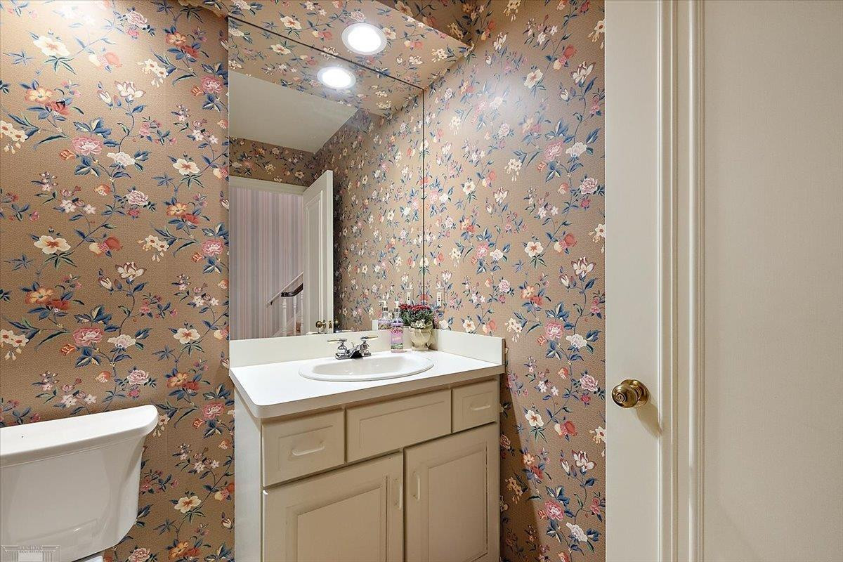 207 LAKE SHORE Drive, Grosse Pointe Farms, MI, 48236