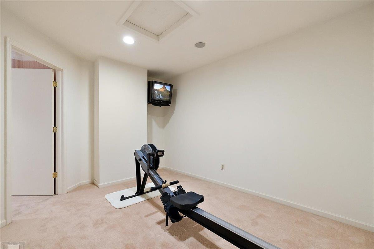 207 LAKE SHORE Drive, Grosse Pointe Farms, MI, 48236