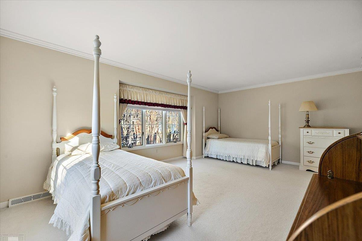 207 LAKE SHORE Drive, Grosse Pointe Farms, MI, 48236