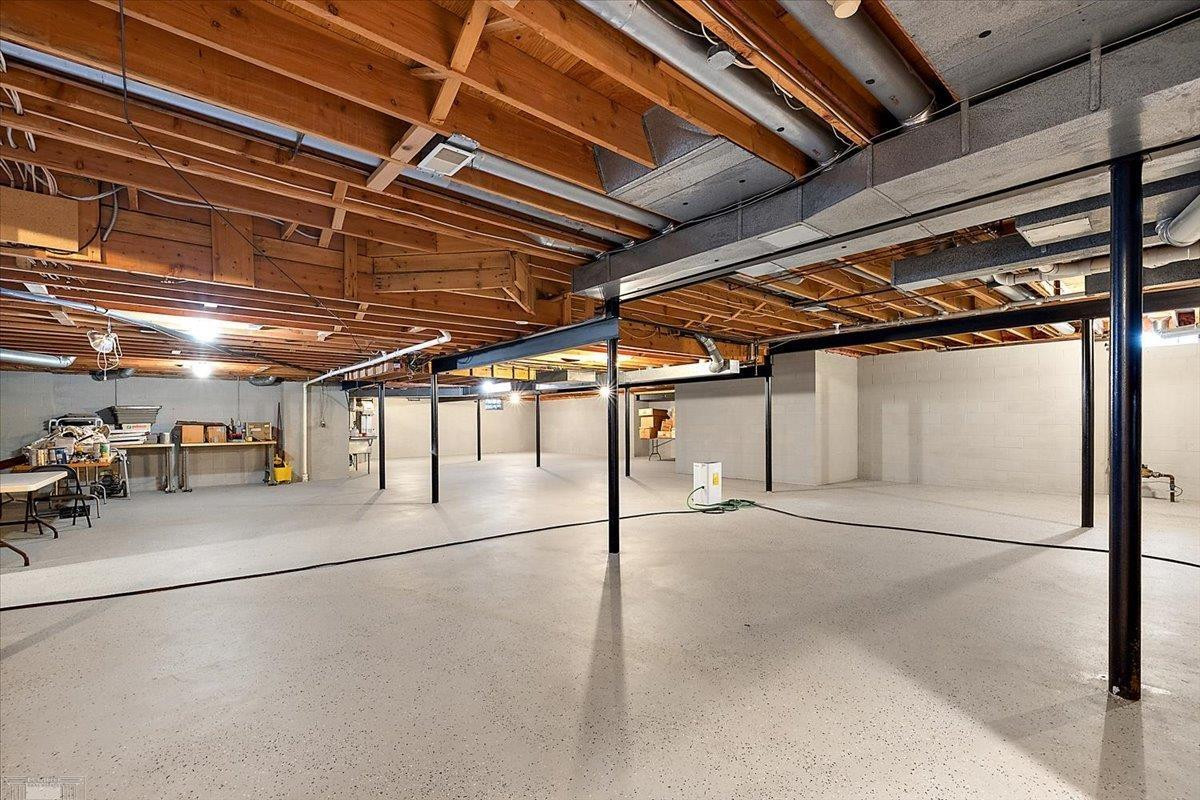 207 LAKE SHORE Drive, Grosse Pointe Farms, MI, 48236