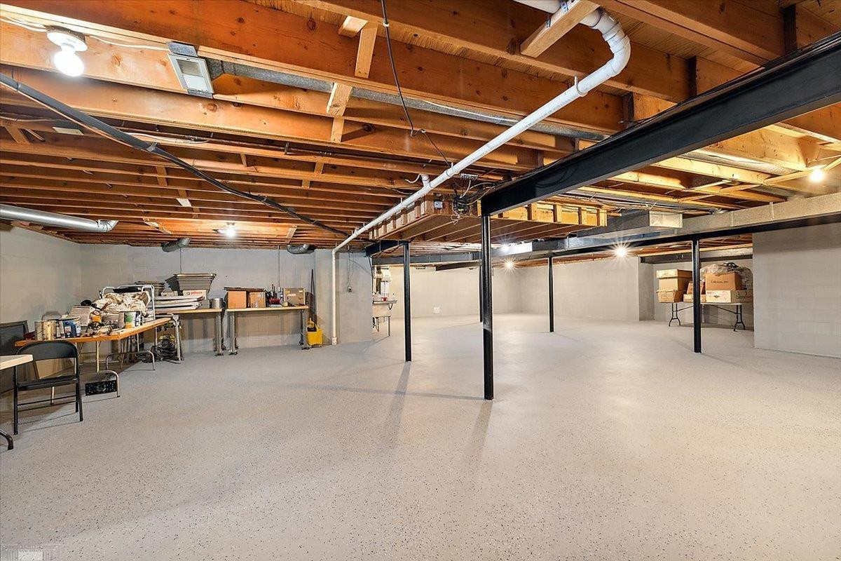 207 LAKE SHORE Drive, Grosse Pointe Farms, MI, 48236