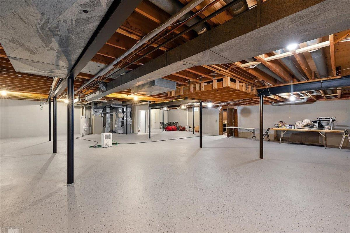 207 LAKE SHORE Drive, Grosse Pointe Farms, MI, 48236