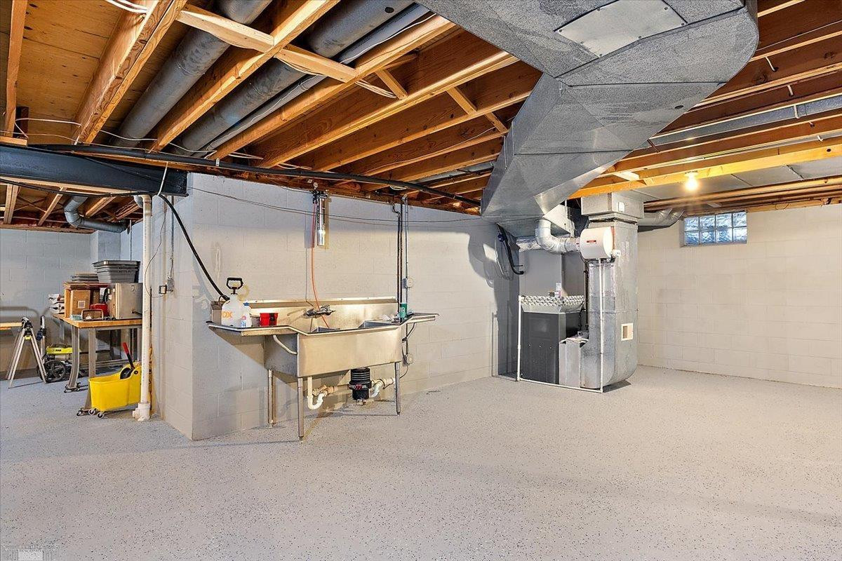 207 LAKE SHORE Drive, Grosse Pointe Farms, MI, 48236