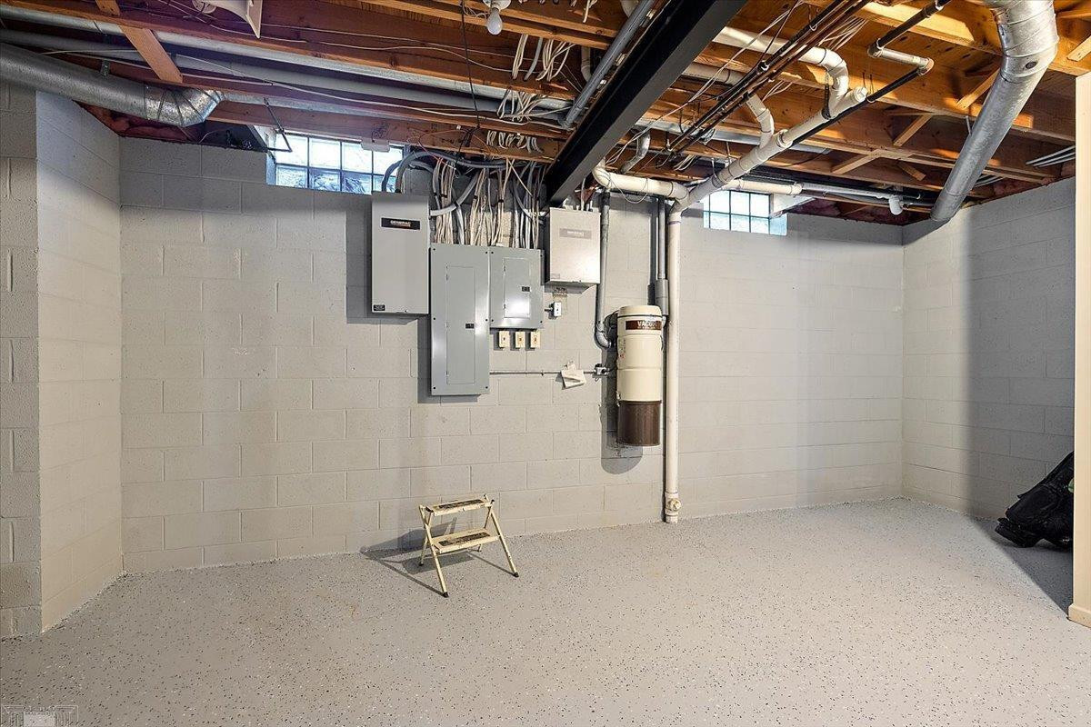 207 LAKE SHORE Drive, Grosse Pointe Farms, MI, 48236