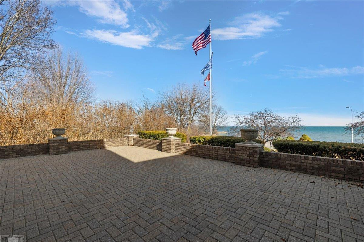 207 LAKE SHORE Drive, Grosse Pointe Farms, MI, 48236