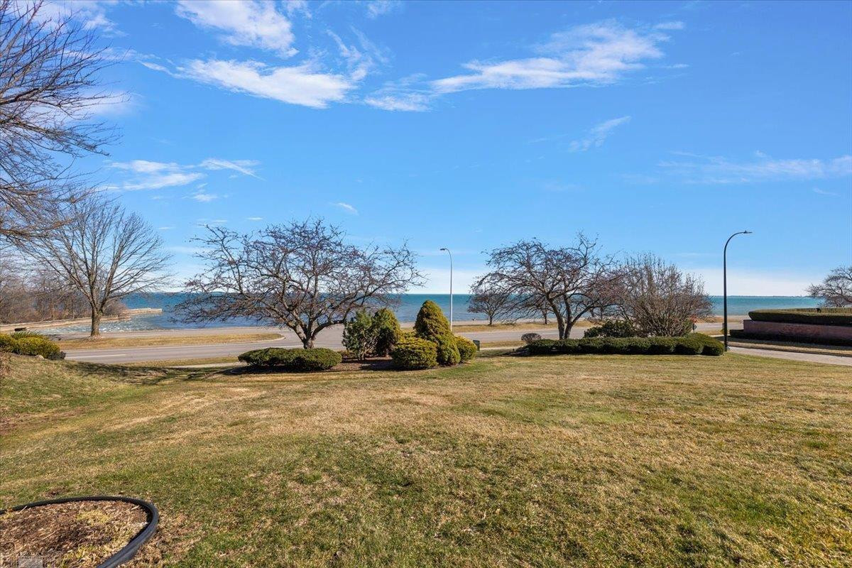 207 LAKE SHORE Drive, Grosse Pointe Farms, MI, 48236