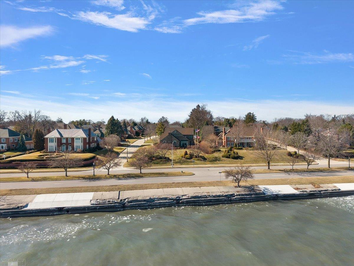 207 LAKE SHORE Drive, Grosse Pointe Farms, MI, 48236