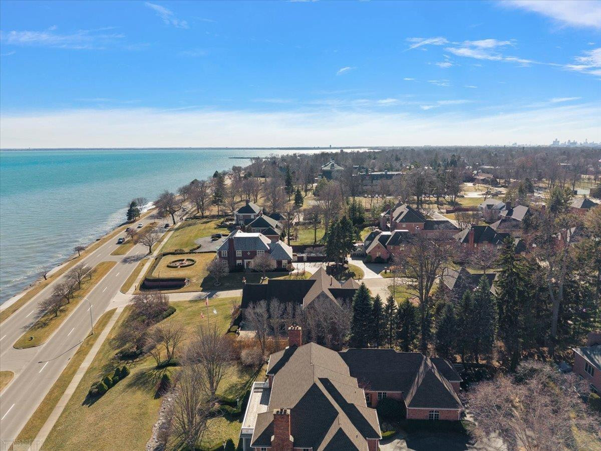 207 LAKE SHORE Drive, Grosse Pointe Farms, MI, 48236