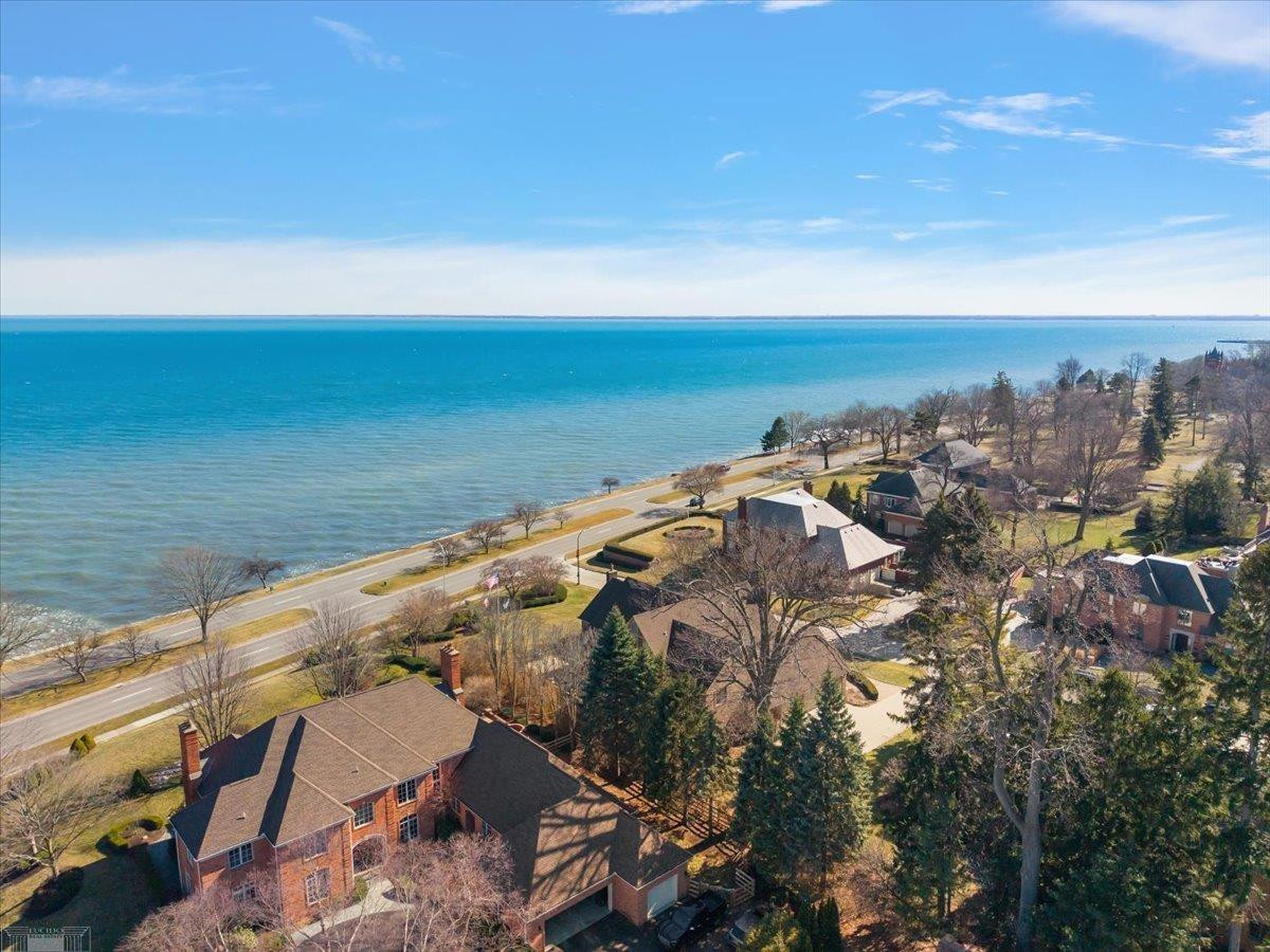 207 LAKE SHORE Drive, Grosse Pointe Farms, MI, 48236