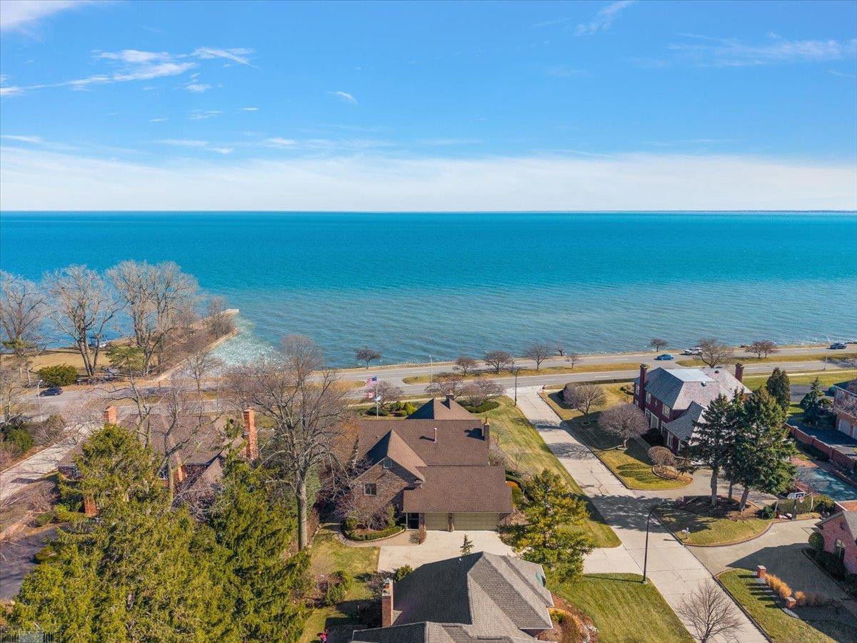 207 LAKE SHORE Drive, Grosse Pointe Farms, MI, 48236