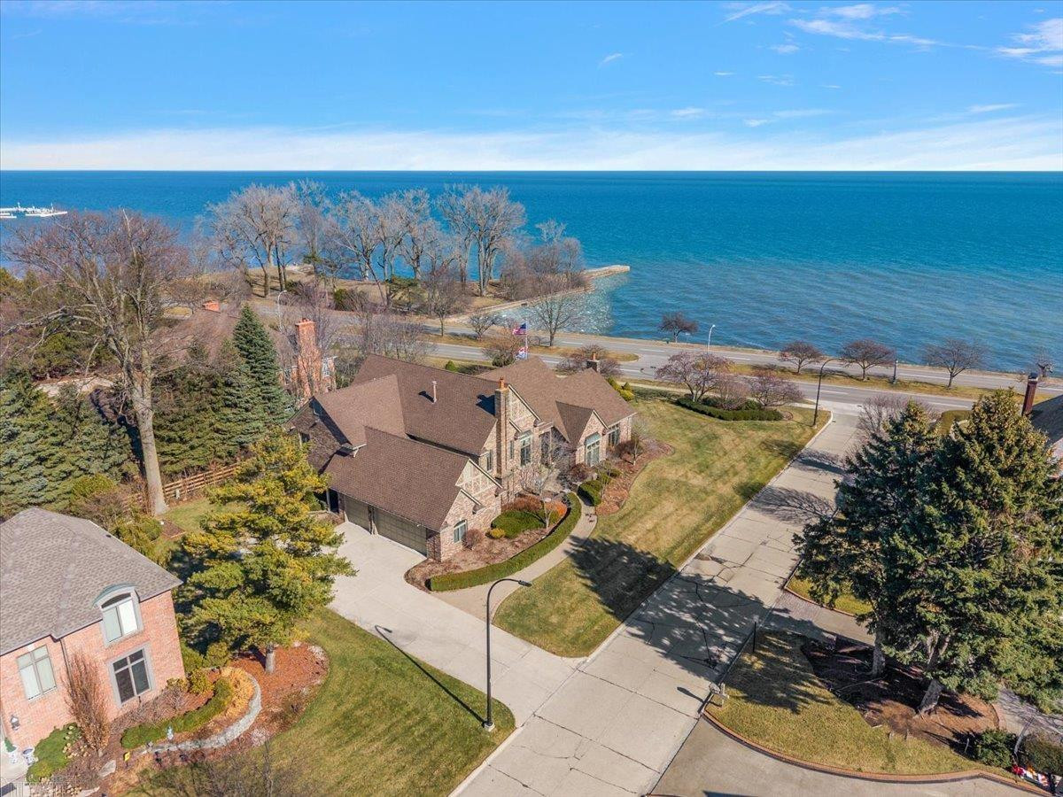 207 LAKE SHORE Drive, Grosse Pointe Farms, MI, 48236