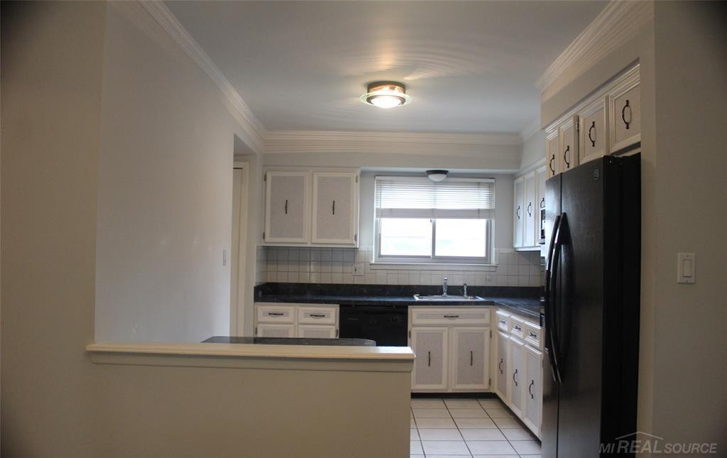 3733 Old Creek Road, Troy, MI 48084 — Photo 16