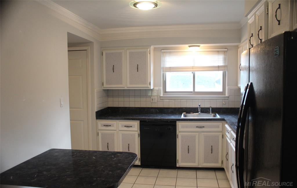 3733 Old Creek Road, Troy, MI 48084 — Photo 17