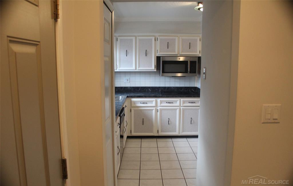 3733 Old Creek Road, Troy, MI 48084 — Photo 18