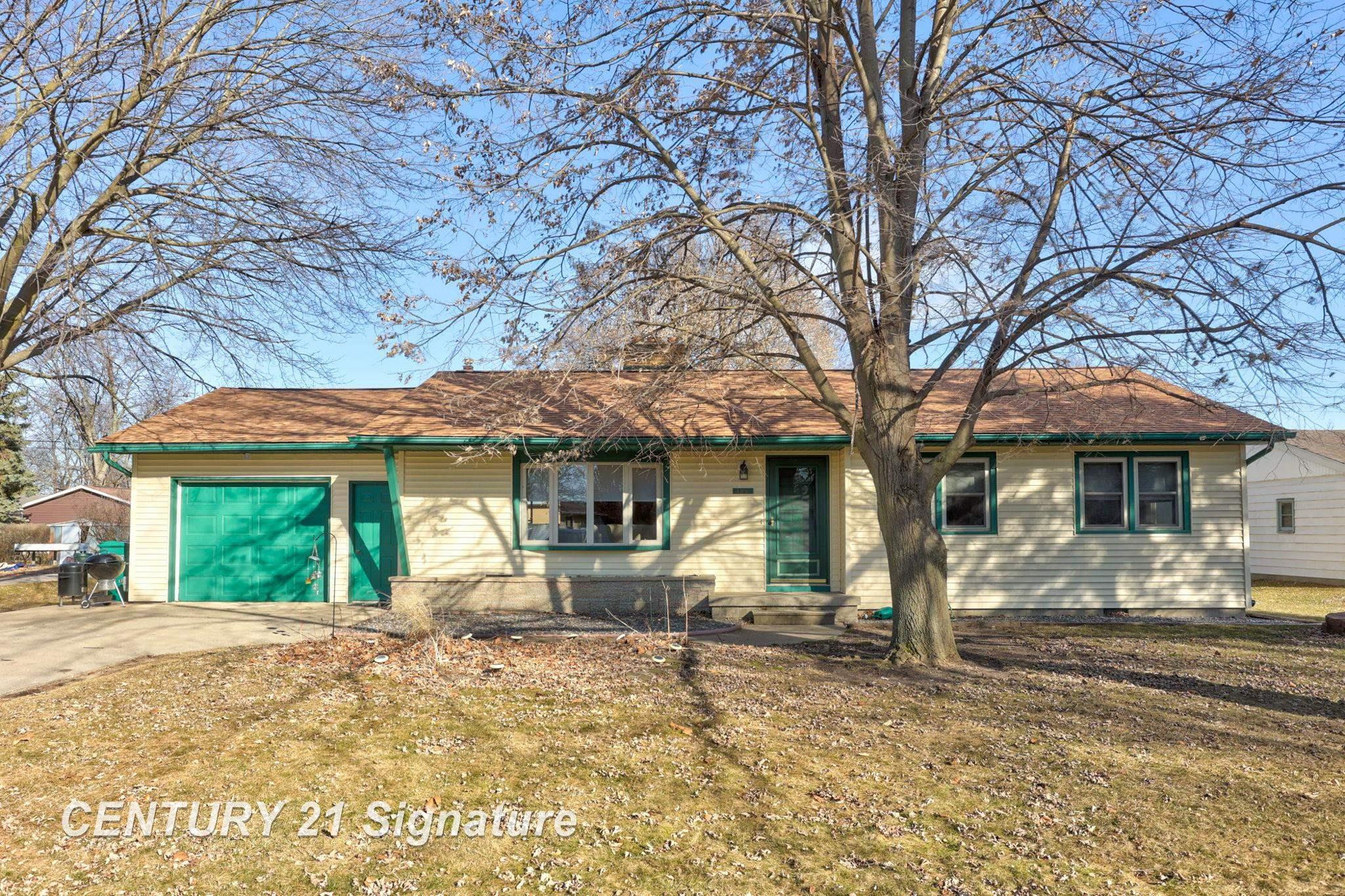 4551 Westfield Court, Bay City, MI 48706 — front exterior