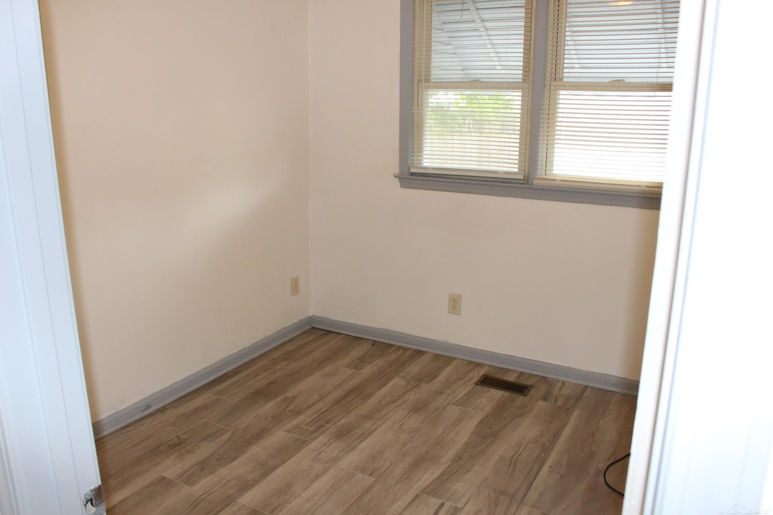 8436 Lozier Avenue, Warren, MI 48089 — Photo 9