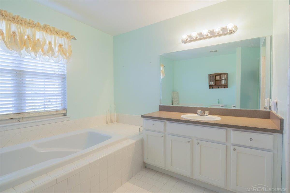 36556 Orchard Lake Drive, New Baltimore, MI 48047 — Photo 33