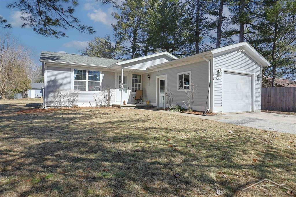 308 W Fourth Street, Gladwin, MI 48624 — front exterior
