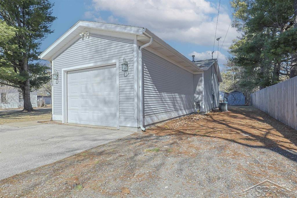308 W Fourth Street, Gladwin, MI 48624 — Photo 22