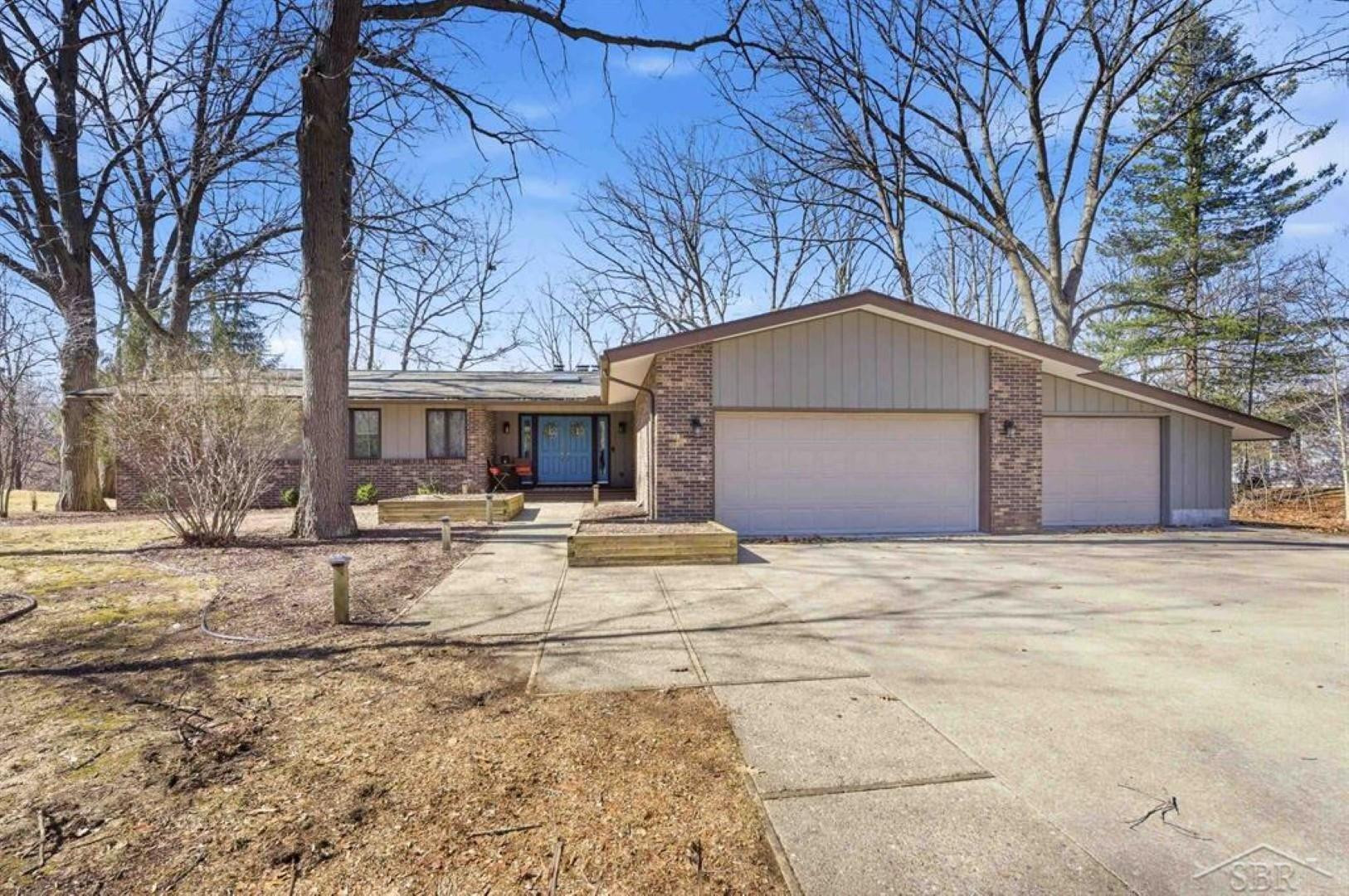 892 S Crooked Tree Lane, Midland, MI 48640 — front exterior