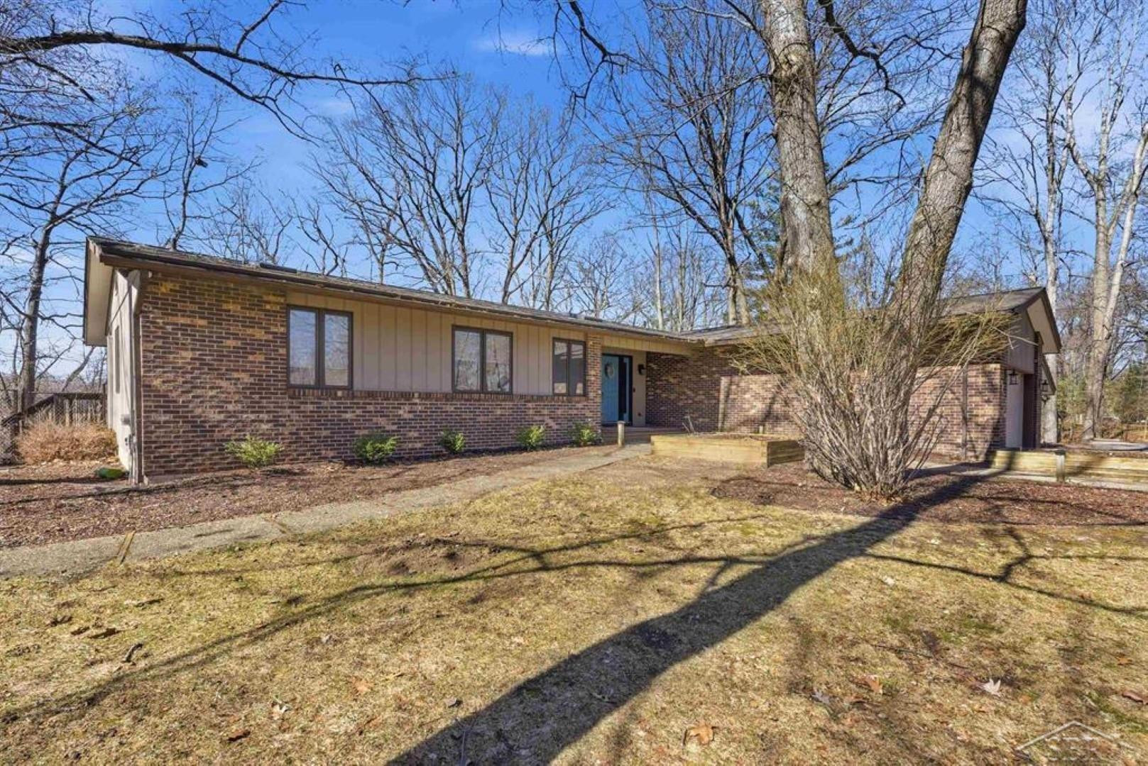 892 S Crooked Tree Lane, Midland, MI 48640 — Photo 2