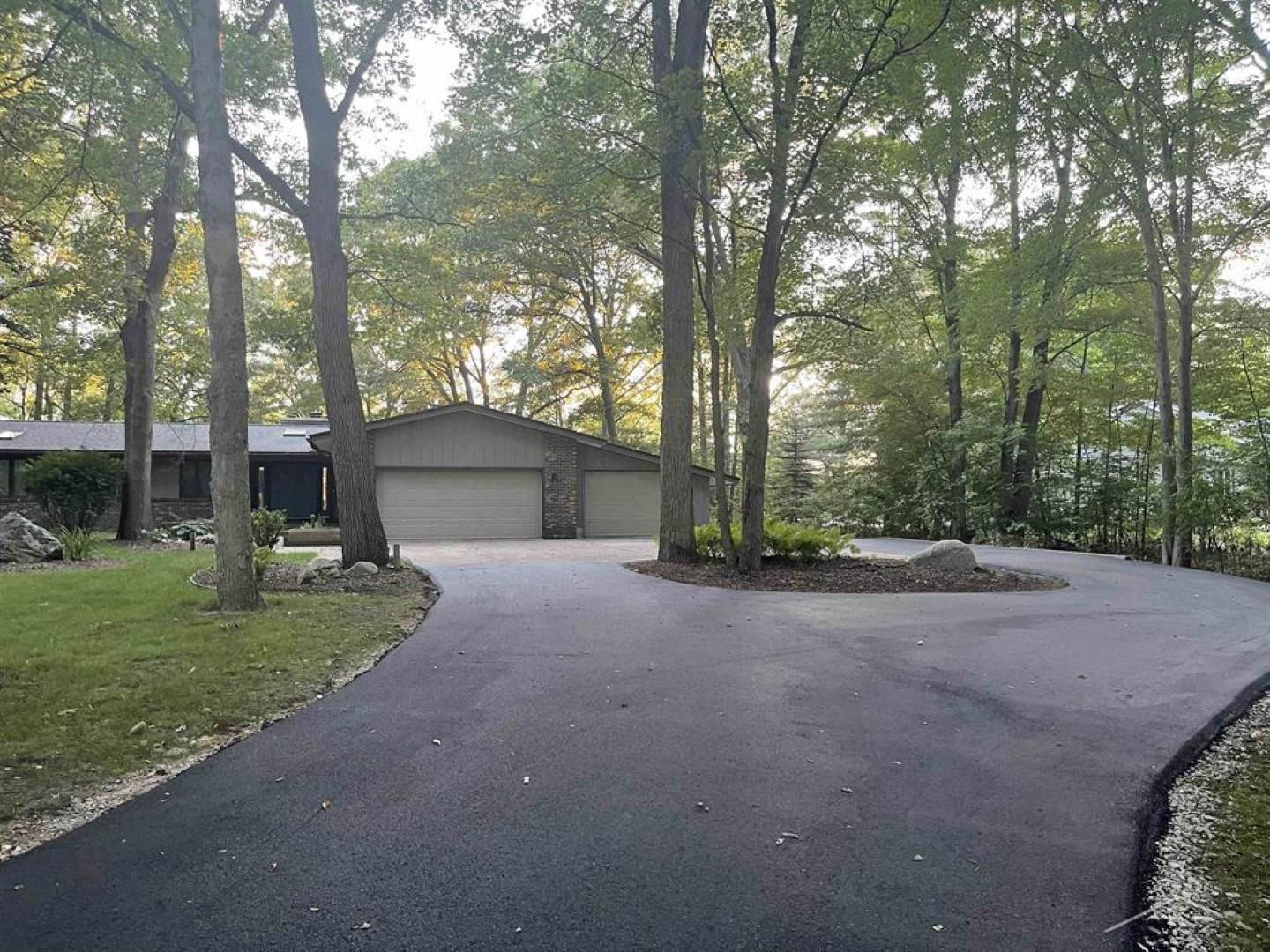 892 S Crooked Tree Lane, Midland, MI 48640 — Photo 49