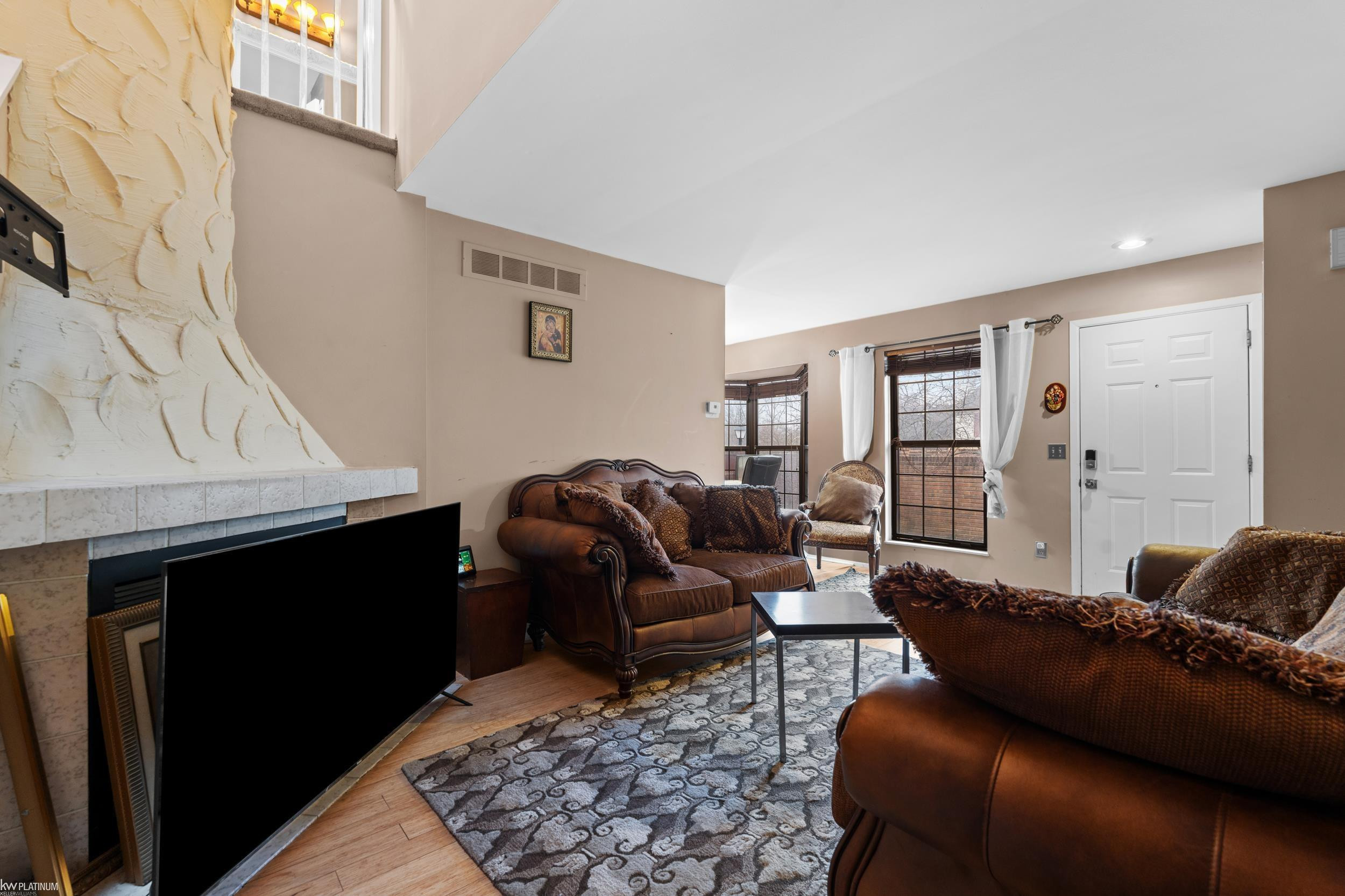 38916 Country Circle, Farmington Hills, MI 48331 — Photo 8