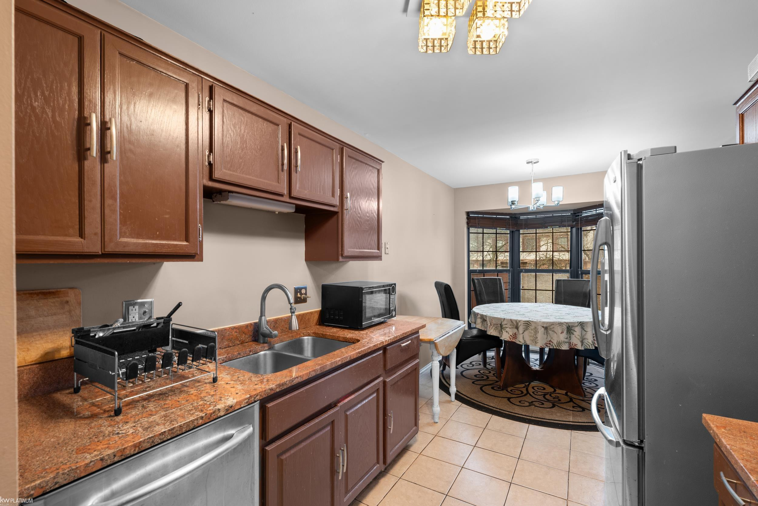38916 Country Circle, Farmington Hills, MI 48331 — Photo 10