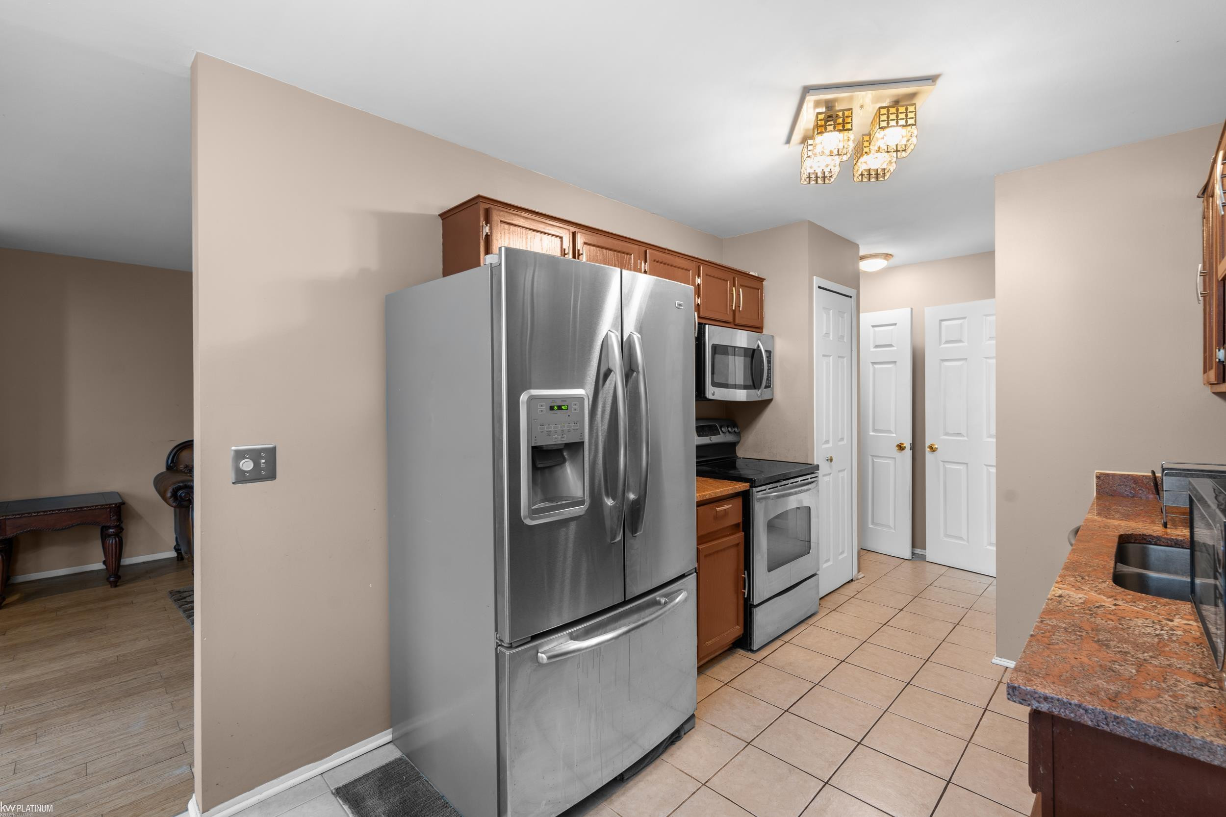 38916 Country Circle, Farmington Hills, MI 48331 — Photo 11
