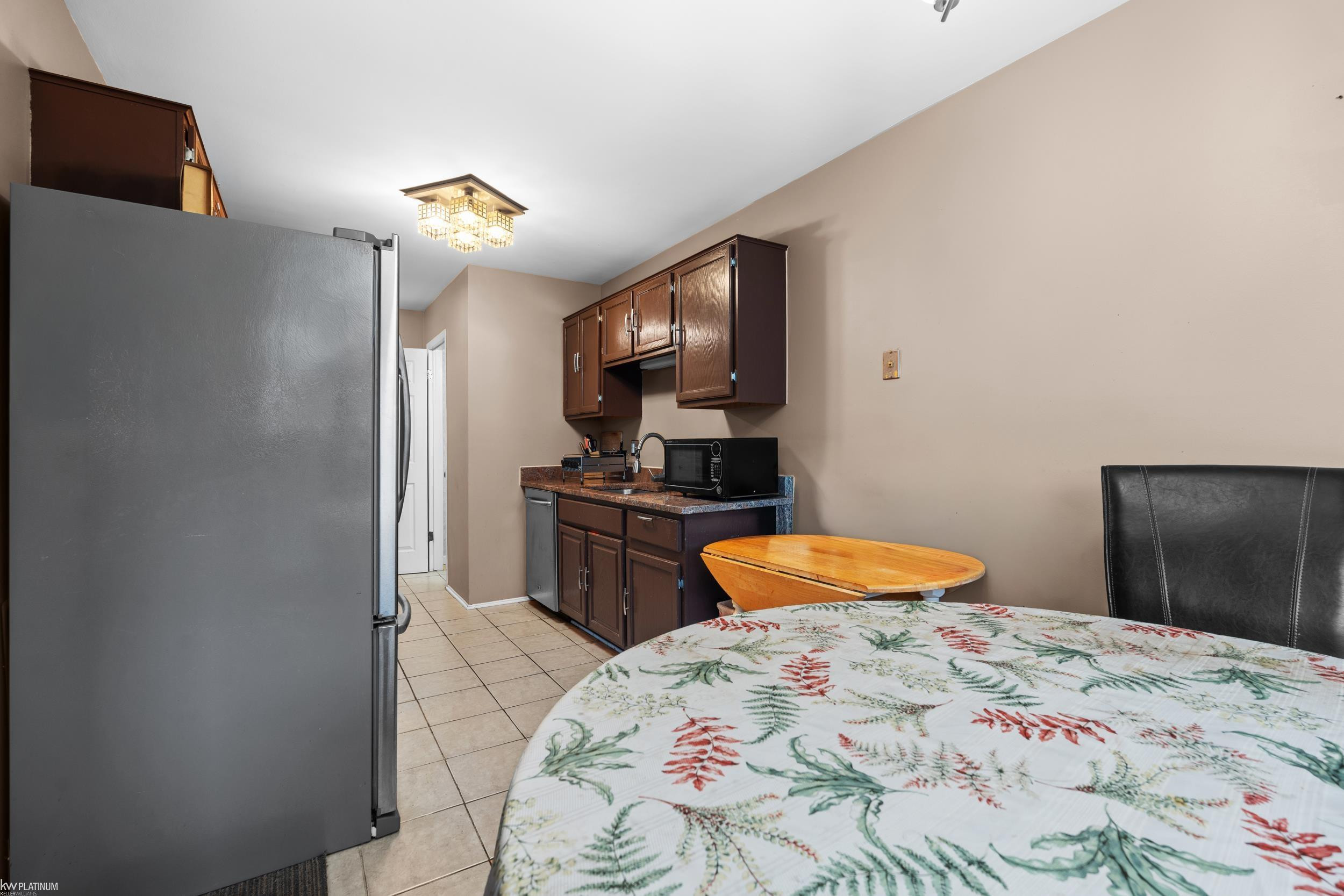 38916 Country Circle, Farmington Hills, MI 48331 — Photo 14