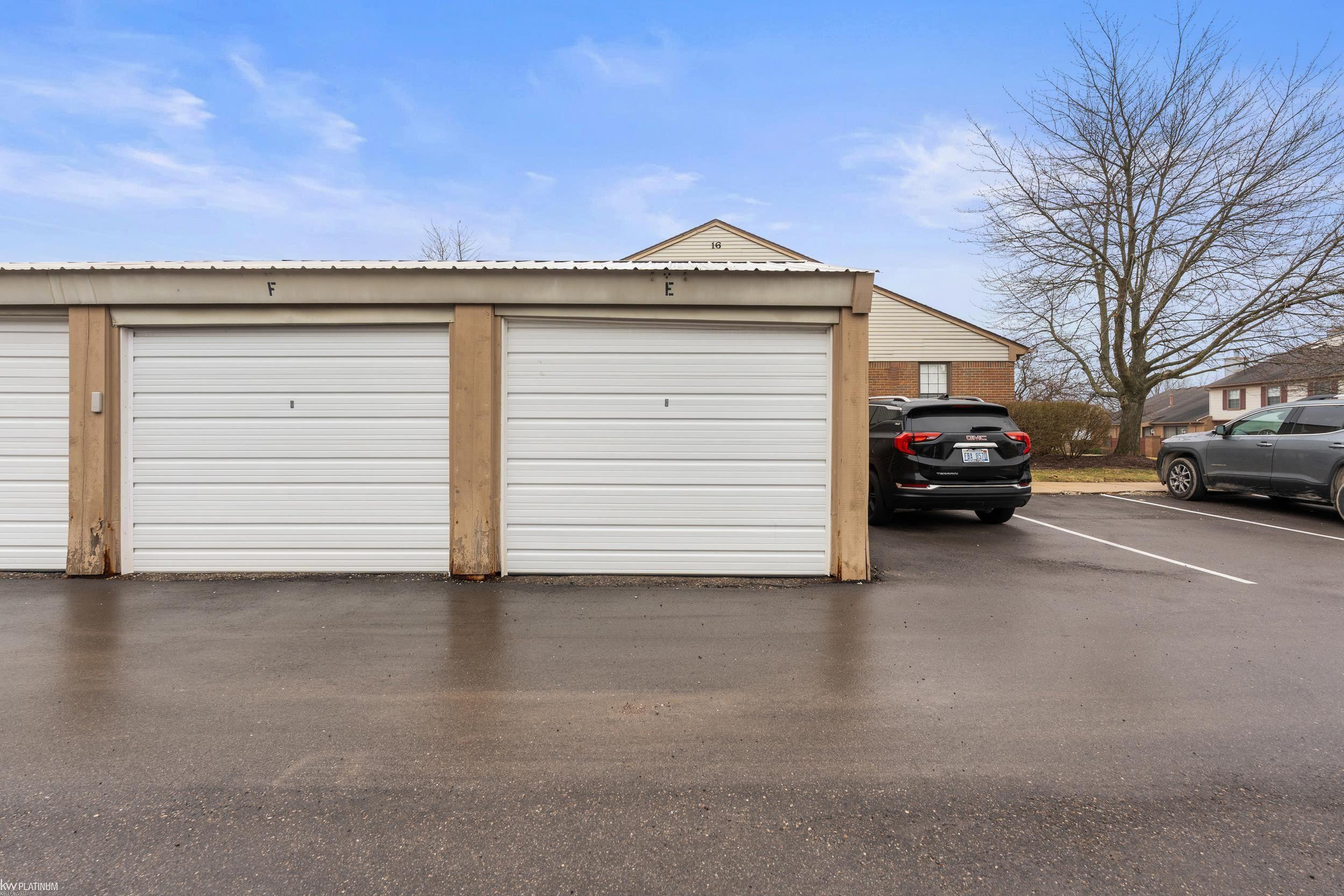 38916 Country Circle, Farmington Hills, MI 48331 — Photo 25
